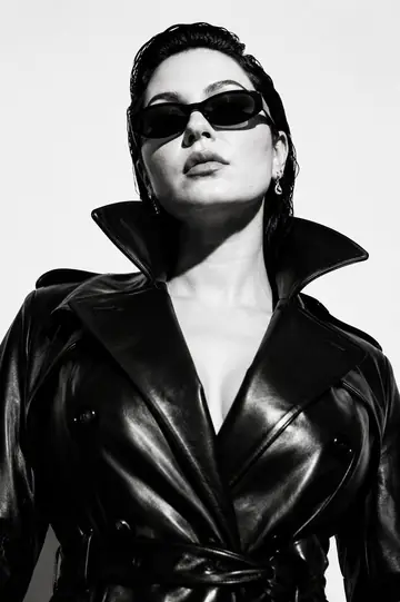 Profile / Avatar - High-Fashion Studio Power Portrait