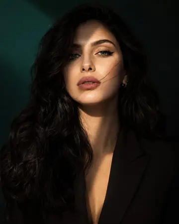 Profile / Avatar - Luxury Fashion Beauty Portrait