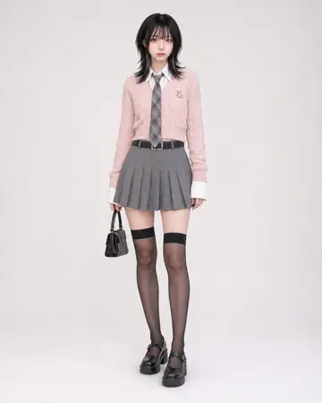 E-commerce Main Image - Character Outfit and Text Overlay Edit
