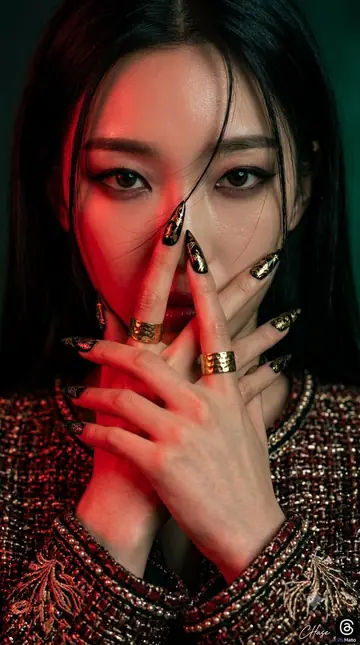 Profile / Avatar - Gothic High-Fashion Extreme Close-up