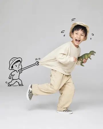 Doodle-Outfit Running Studio Portrait