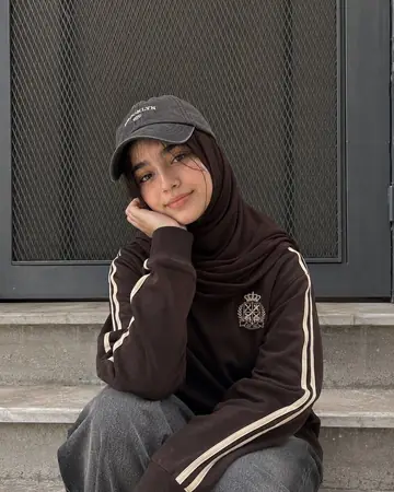 Profile / Avatar - Streetwear Hijab Portrait