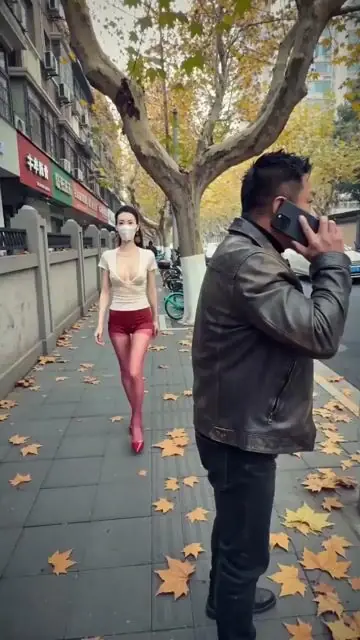 iPhone Handheld Street Encounter Video